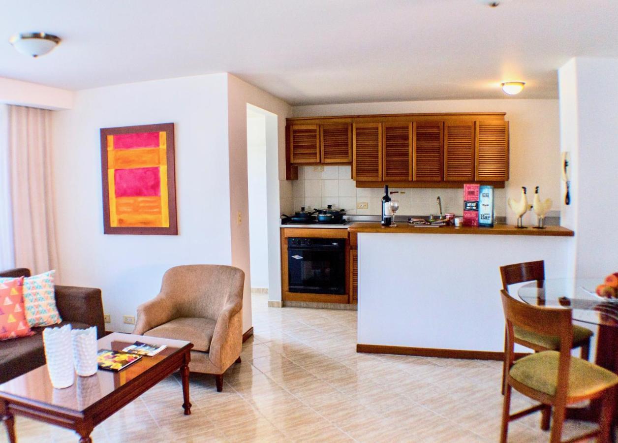 Portal Del Rodeo Apartahotel Medellín Esterno foto