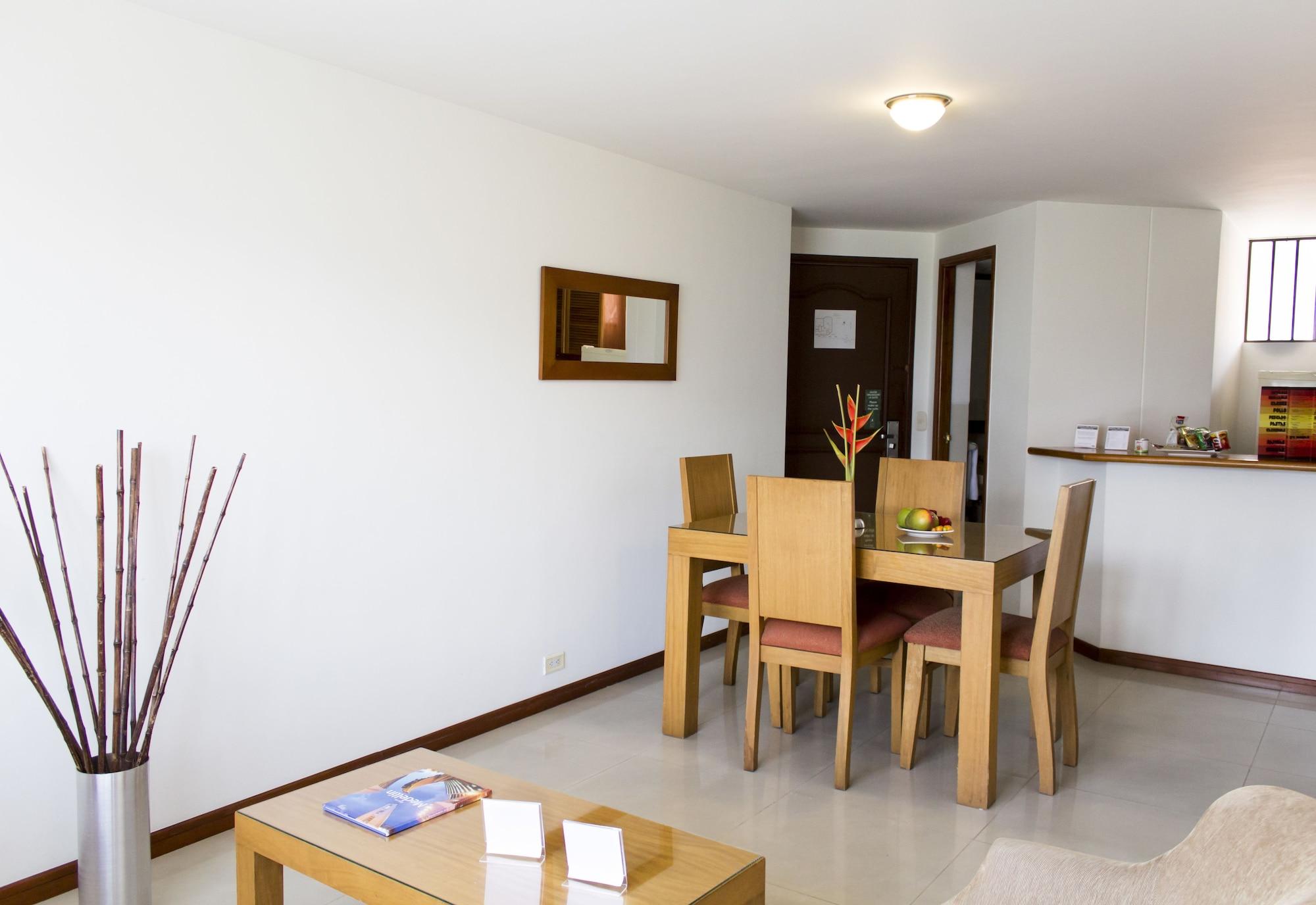 Portal Del Rodeo Apartahotel Medellín Esterno foto