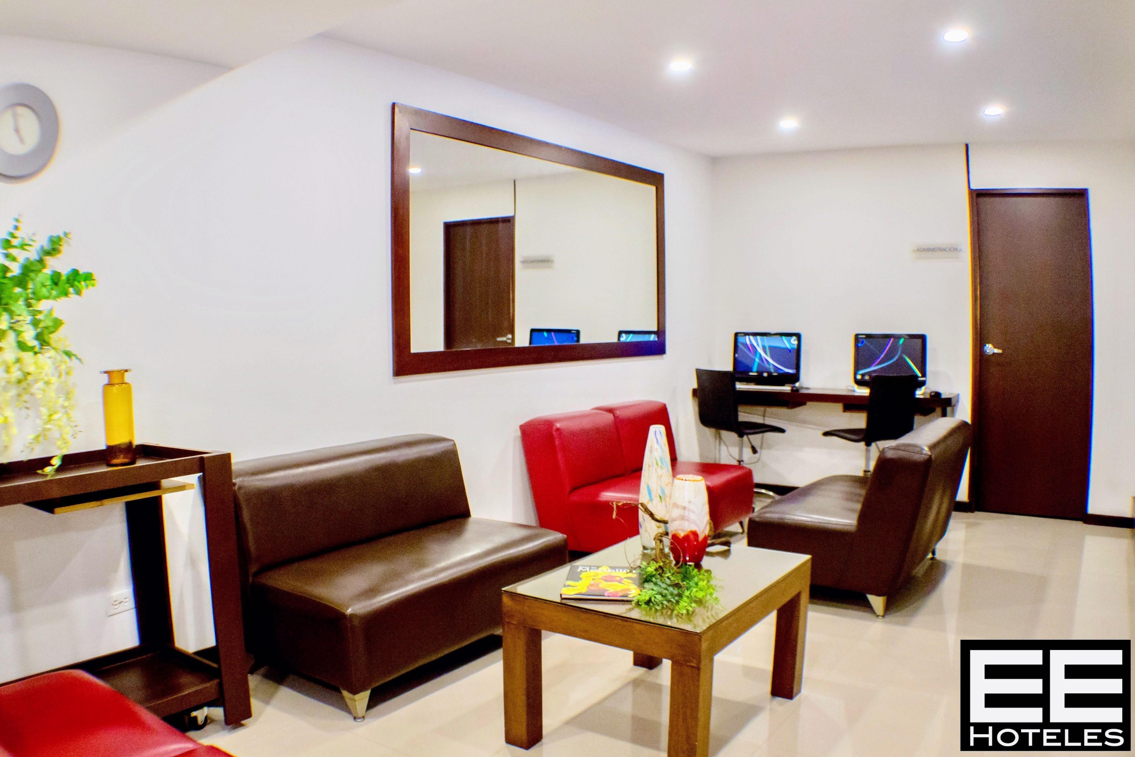 Portal Del Rodeo Apartahotel Medellín Esterno foto