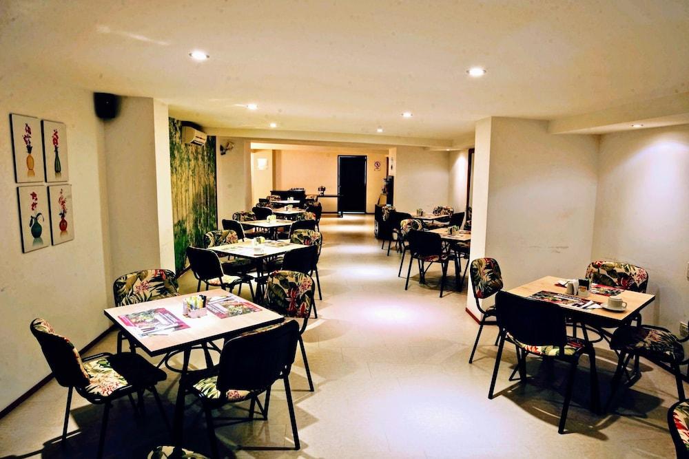 Portal Del Rodeo Apartahotel Medellín Esterno foto