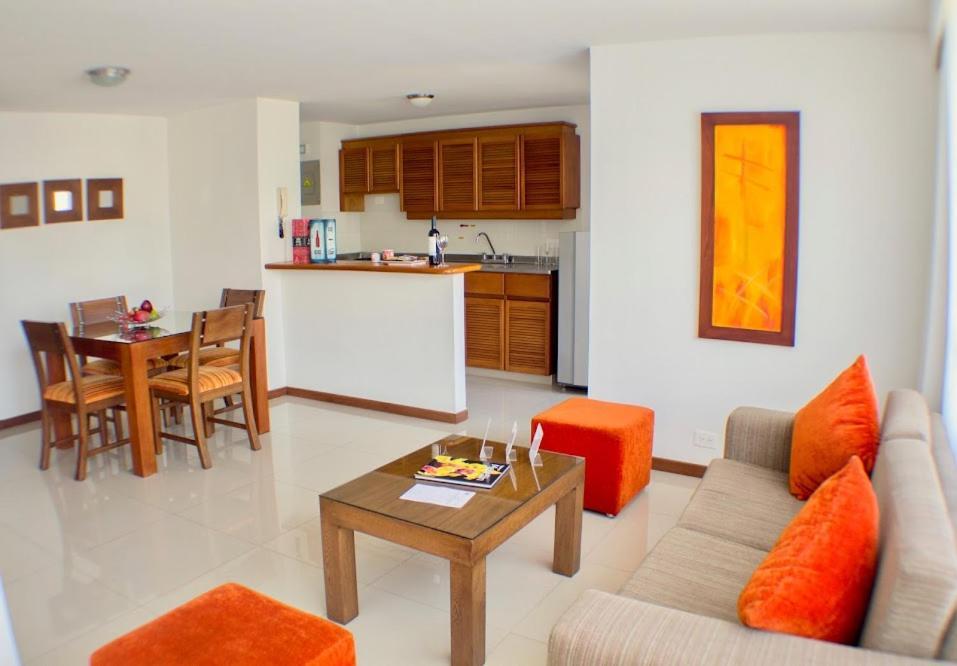 Portal Del Rodeo Apartahotel Medellín Esterno foto