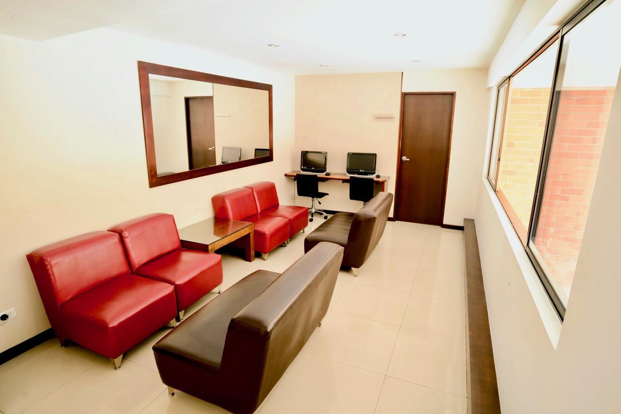 Portal Del Rodeo Apartahotel Medellín Esterno foto